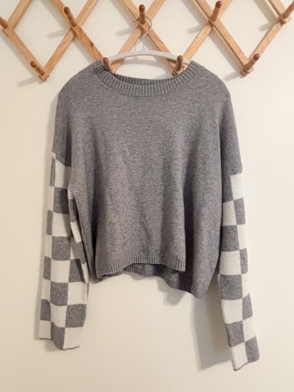 Checkered Sleeved Crop Sweater